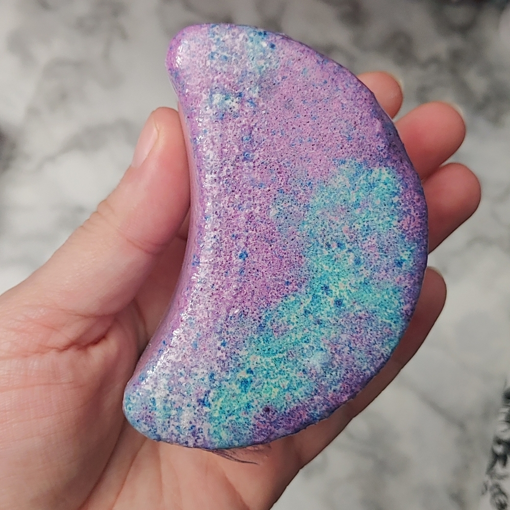 Moon Ring Bath Bomb - Picture 2 of 4